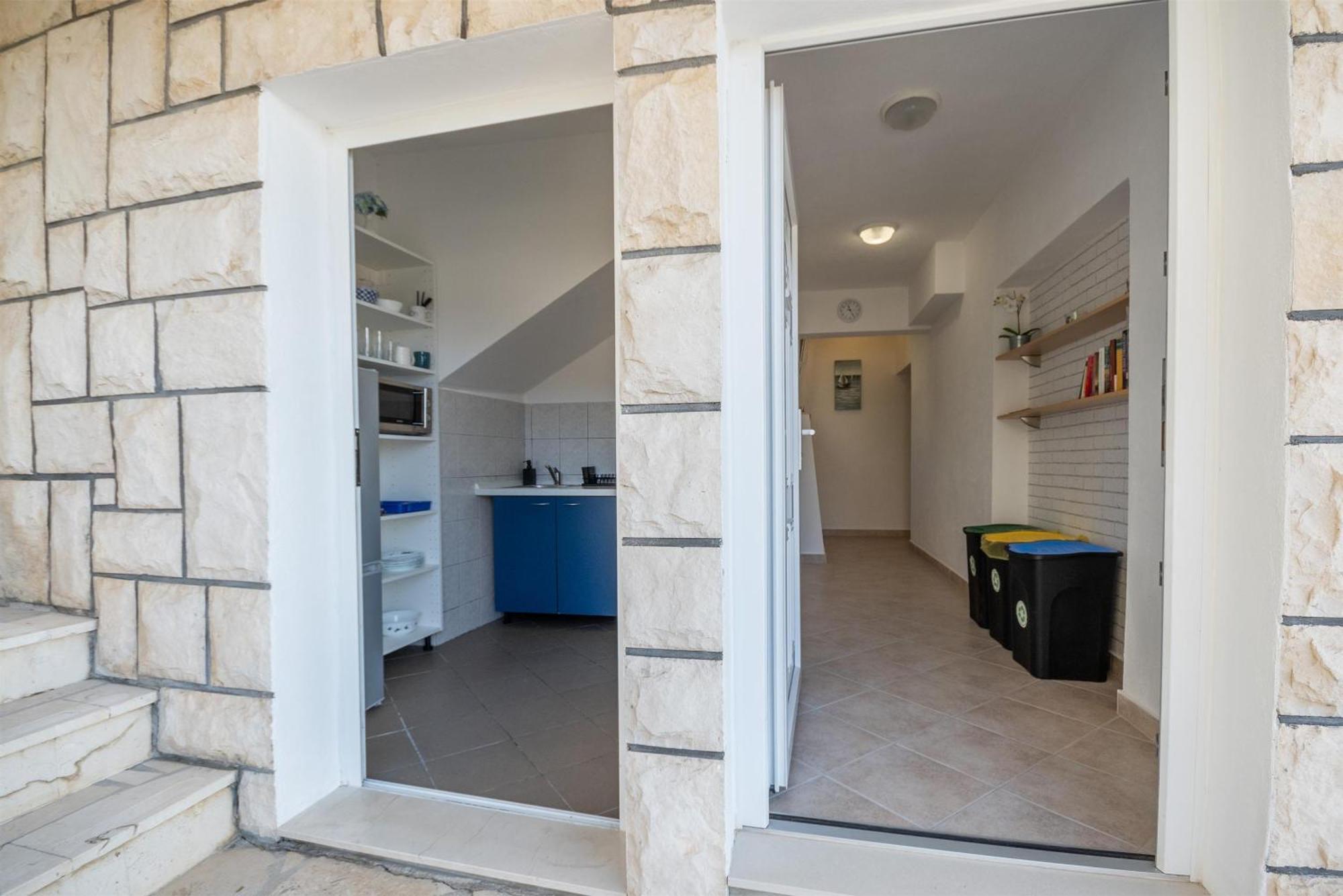 Apartments Ivan - With Parking Omis Exterior photo