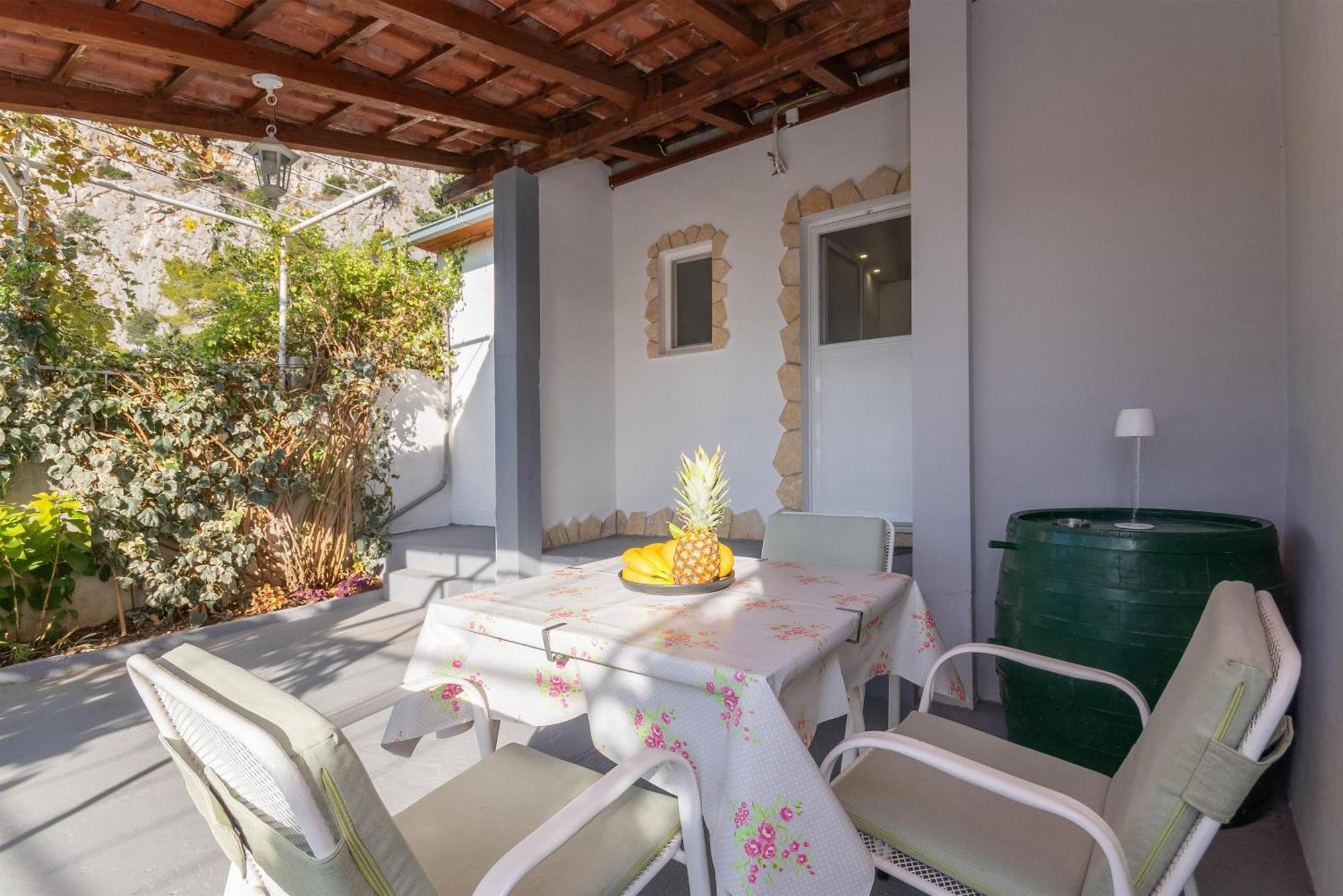 Apartments Ivan - With Parking Omis Exterior photo