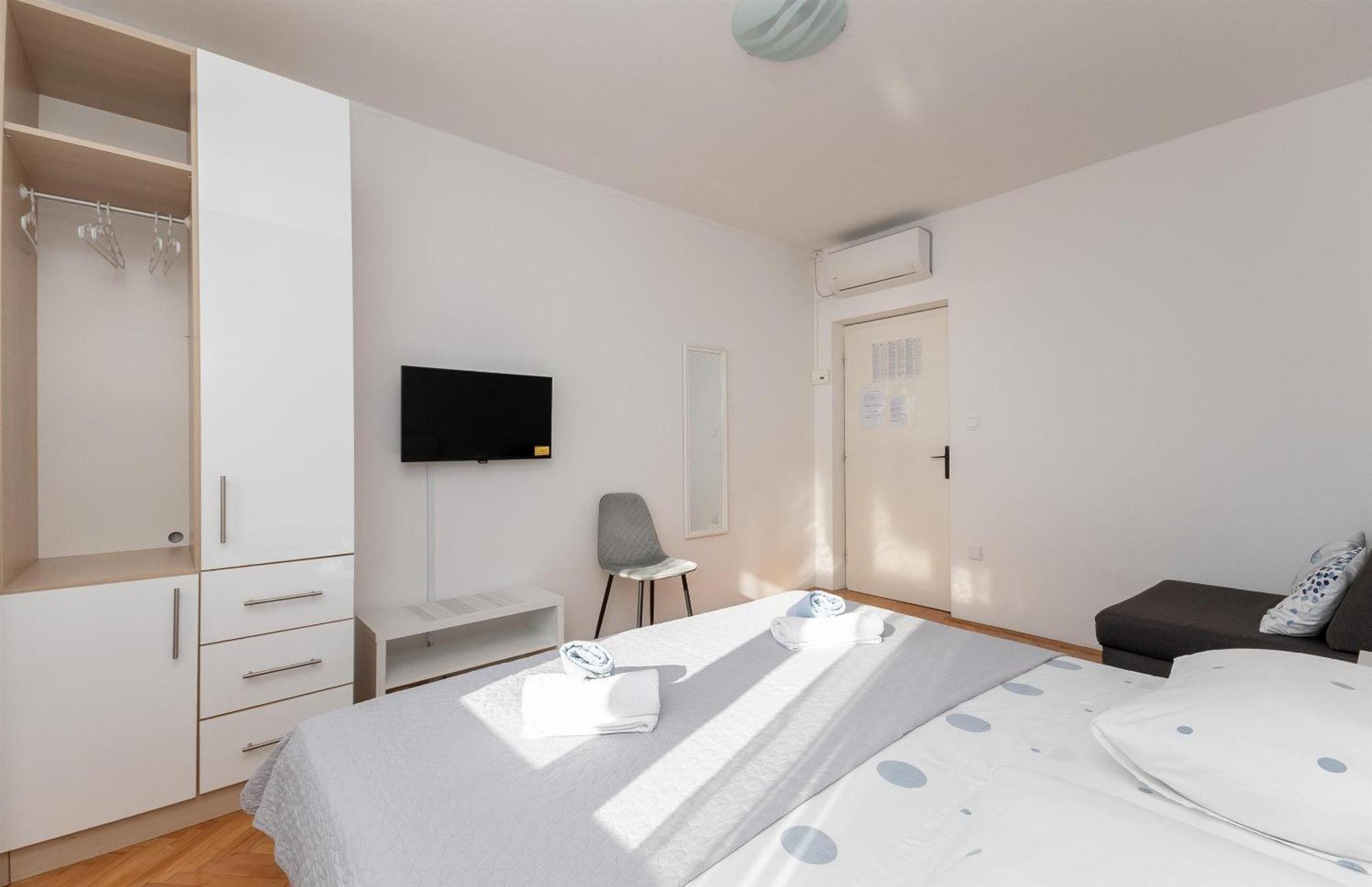 Apartments Ivan - With Parking Omis Exterior photo